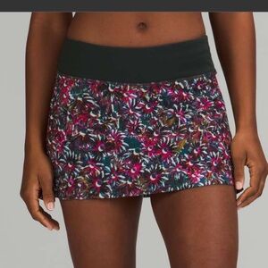 Lululemon Play Off the Pleats Mid-Rise Skirt size 8